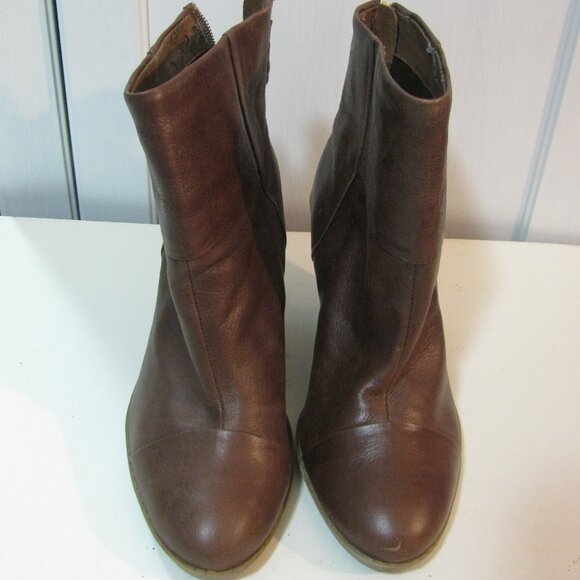 Bandolino Shoes - ** Bandolino Brown Boots 7M Size 7 Zip Back Excellent